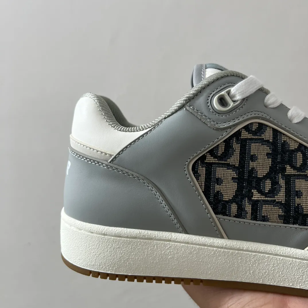 👟👟Ex-factory price 560👟👟 Men's size +10 Dior B27 series ✨2024 upgraded version purchasing agent grade ✨Super🔥sports shoes👫couple shoes. The high version 1:1 adopts oil edge lasting technology, the fabric is imported first-layer cowhide + high-tech fabric, and the inner cowhide + customized lining. TPU original engraved outsole. More than 30 colors of high-soled boots are available. Size: 35-42 for women and 38-46 for men. Bosses are welcome to compare...